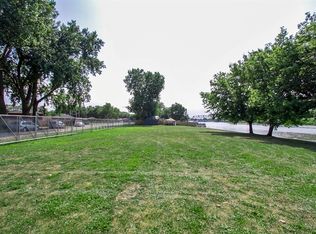 13920 S Croissant Dr, Burnham, IL 60633