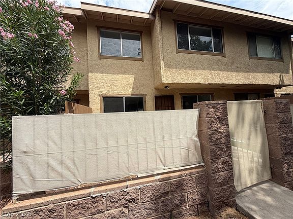 2nd image of 2212 Tall Pine Dr