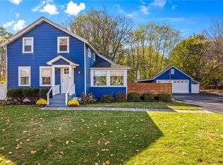 146 Hook Rd, Farmington, NY 14425