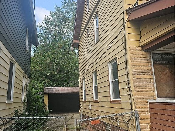 2nd image of 514 E 118th St