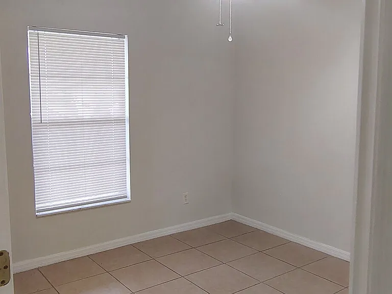 1624 Kismet Pkwy E — Photo 11