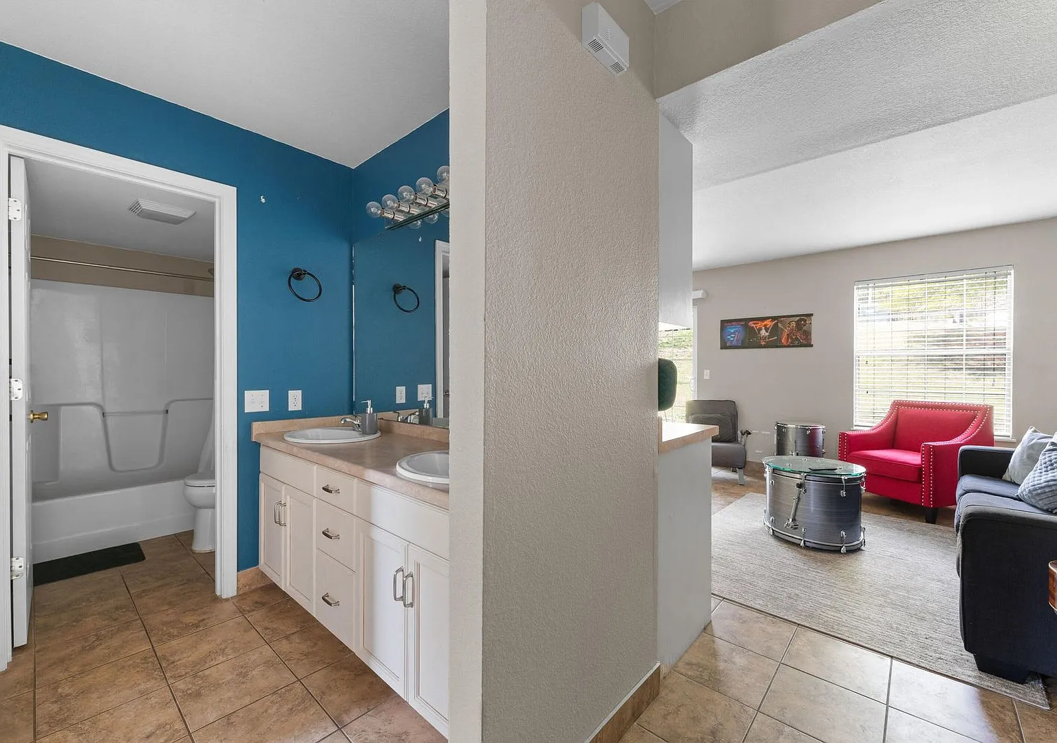 Apartment for Rent — Photo 4