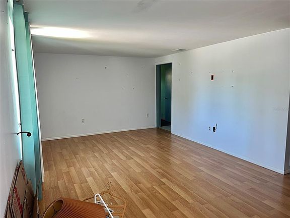 3rd image of 503 S Venice Blvd