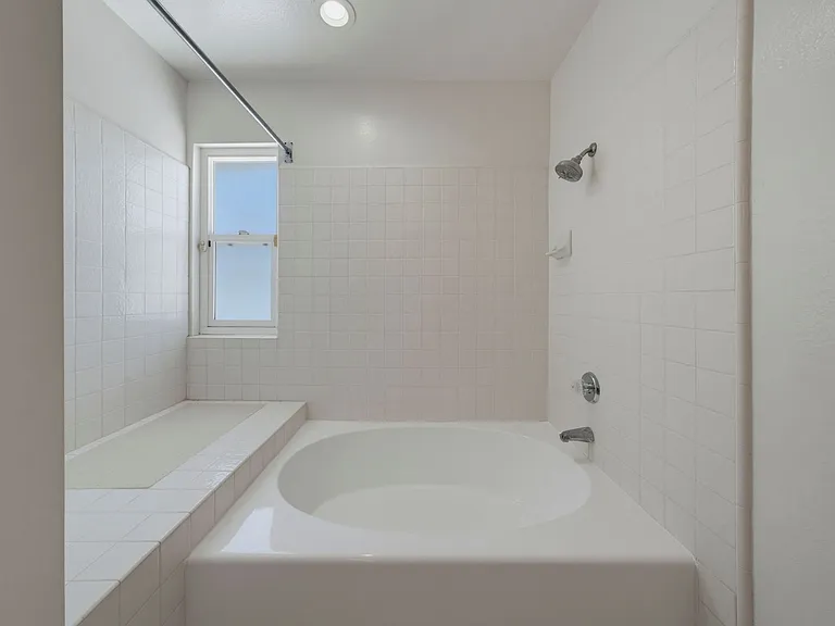 1038 Rimwood Dr — Photo 24
