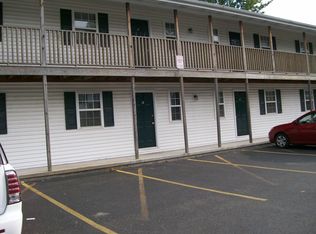 1142 6th St APT C, Charleston, IL 61920