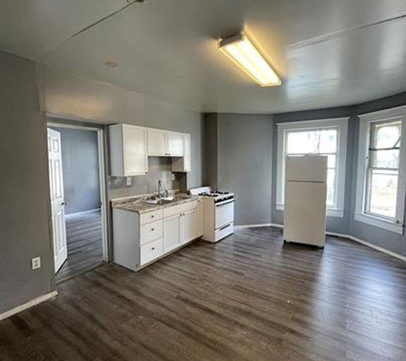 1st image of 515 8th St #1B-1BA