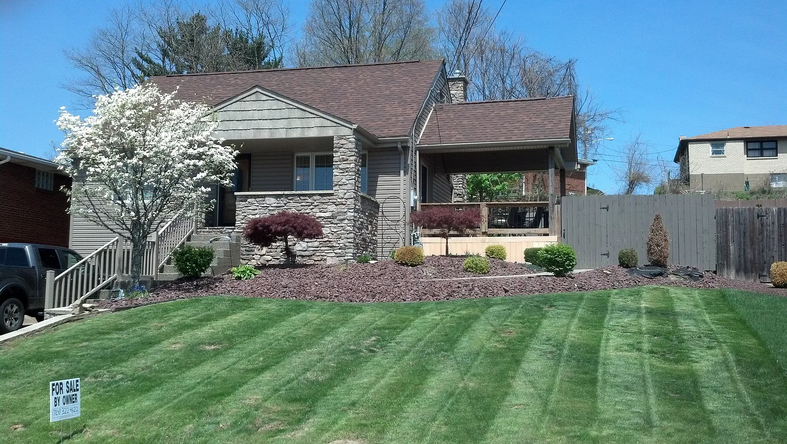 205 Dennis St photo 1