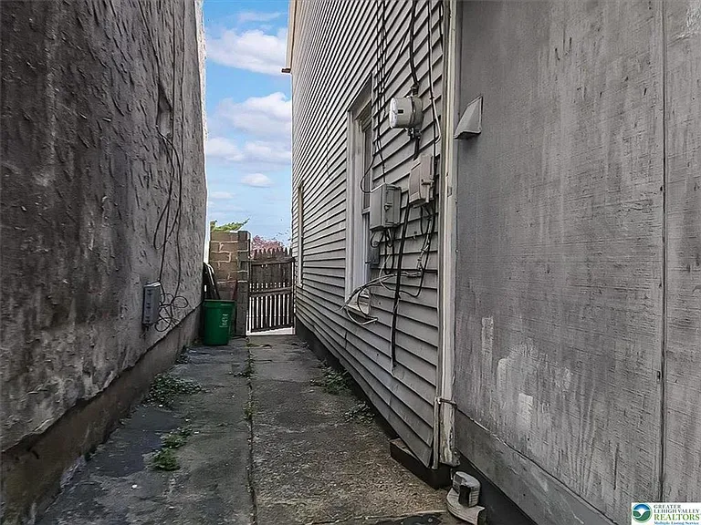 841 Jackson St — Photo 27