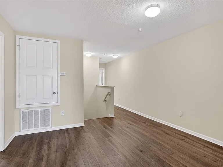 1519 Priory Cir — Photo 9