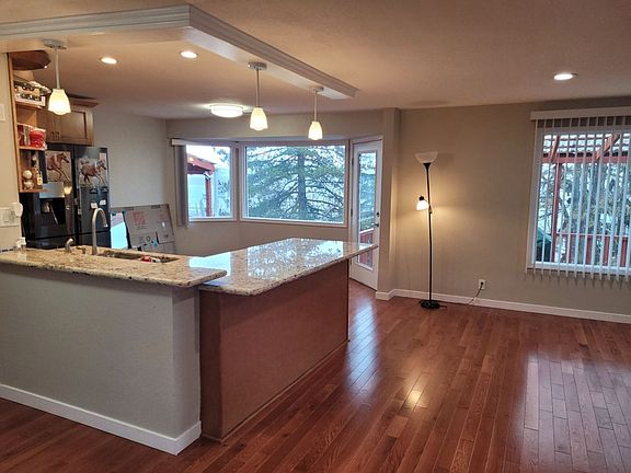 4th image of 417 E B St
