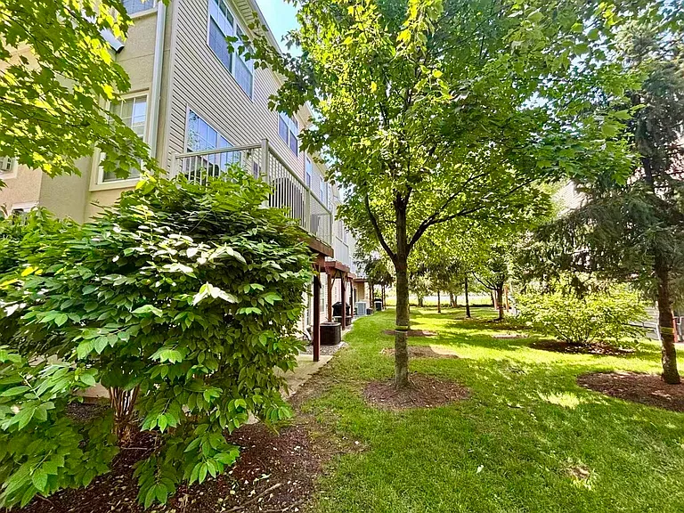 64 Mallard Pl — Photo 12