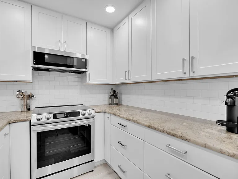862 Hudson Ave #862 — Photo 12