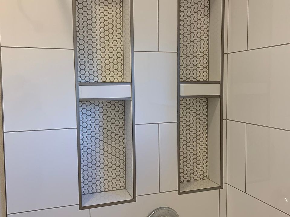 Apt. 3 - Tile shower