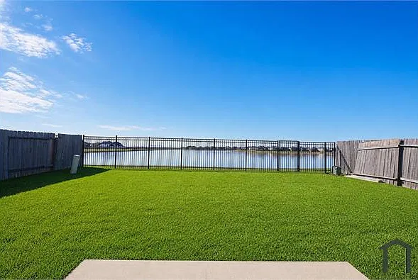 4 bed, 2503 sqft, $2,490 — Photo 1