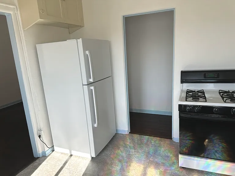 6138 1/2 Saturn St — Photo 10