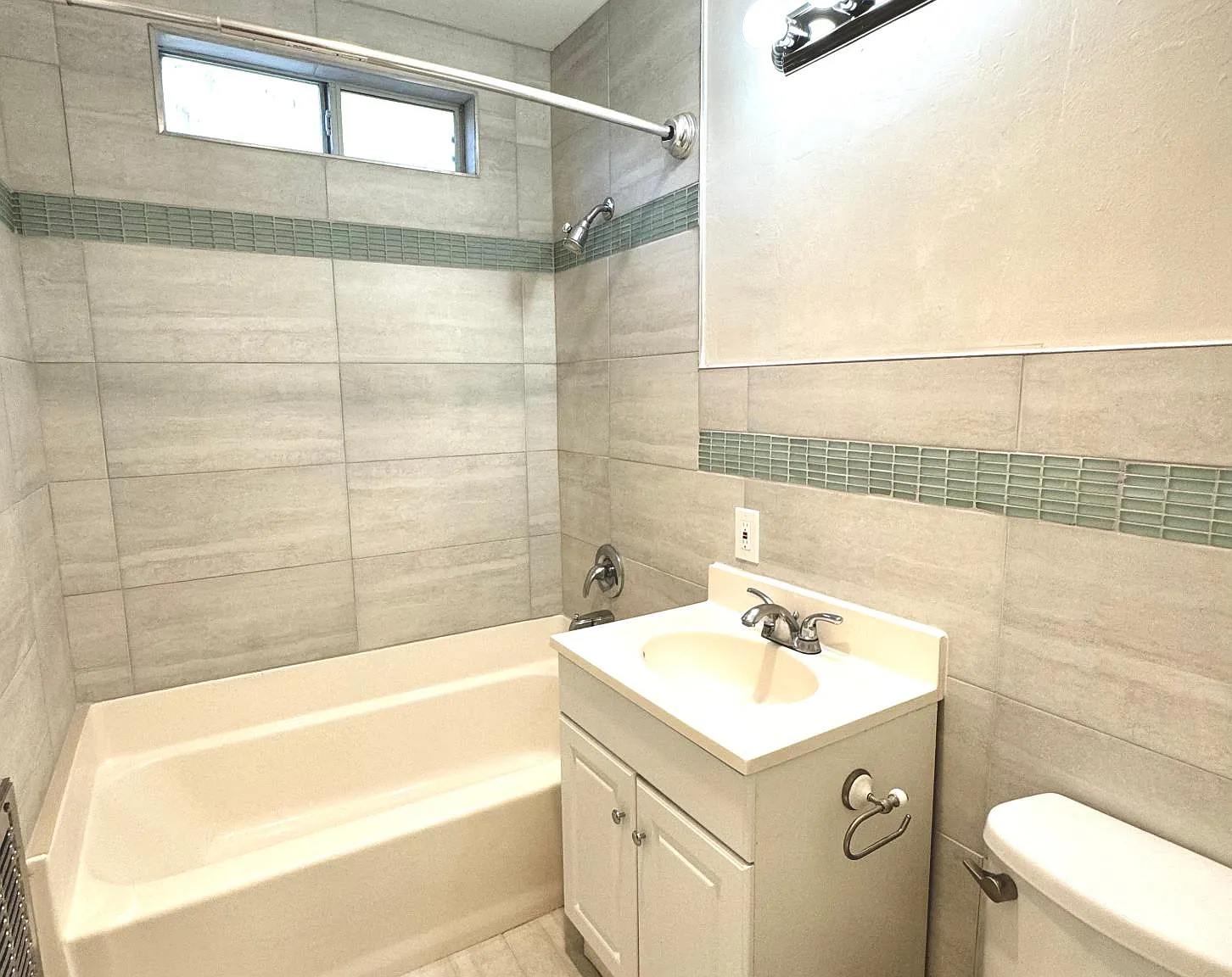 6431 Primrose Ave — Photo 3