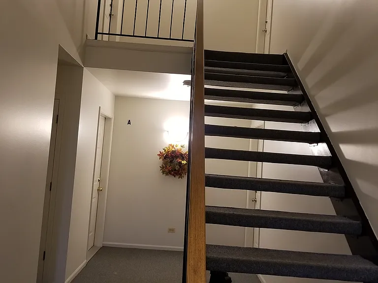 300 Crestview Dr #D — Photo 16