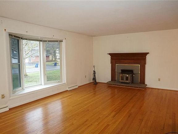 3rd image of 128 Park Way