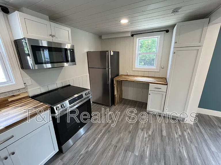 106 E Pendleton Ave — Photo 5