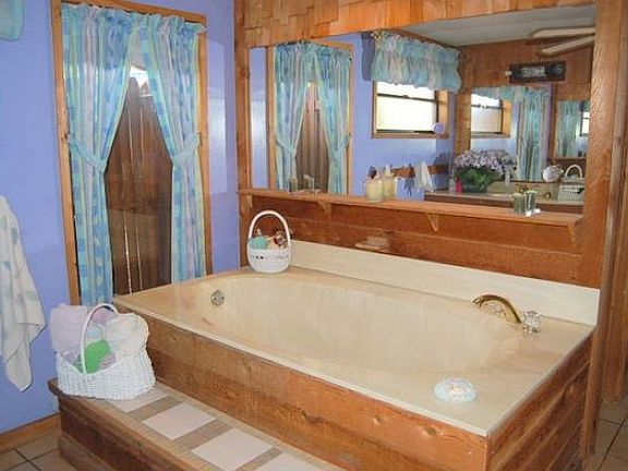Master Bath Soaking Tub