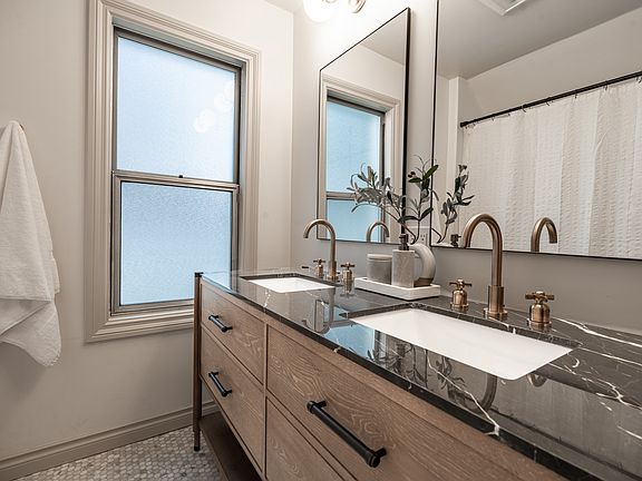 4th image of 801 E Bancroft Ave