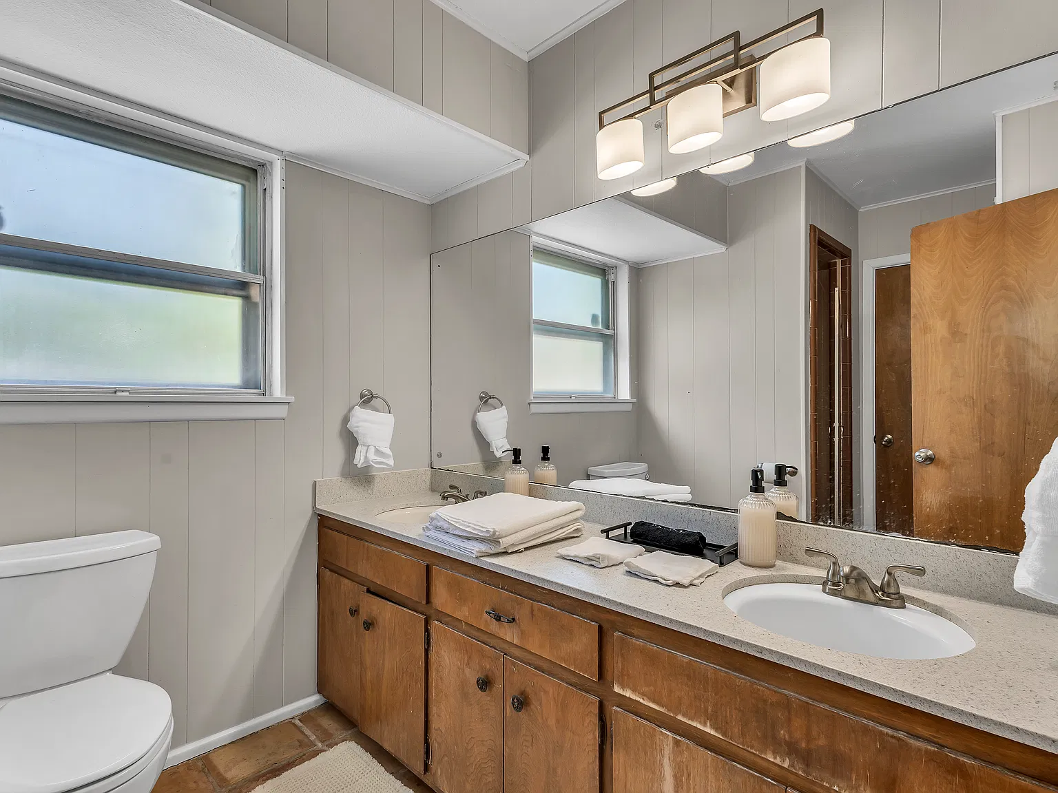 4 bed, 2318 sqft, $2,400 — Photo 4