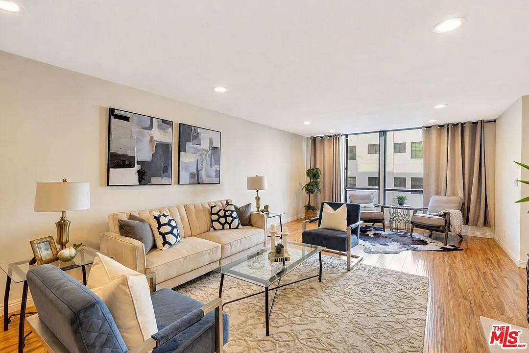 2 bed, 2.0 bath, 1532 sqft, $4,050 — Photo 2