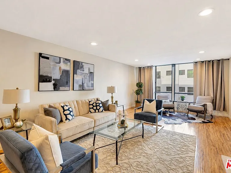 1900 Vine St #103 — Photo 2