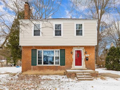 1764 Prestwick Rd, Grosse Pointe Woods, MI, 48236