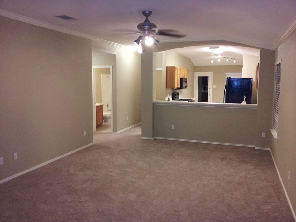 1st image of 204 Quail Hollow Dr