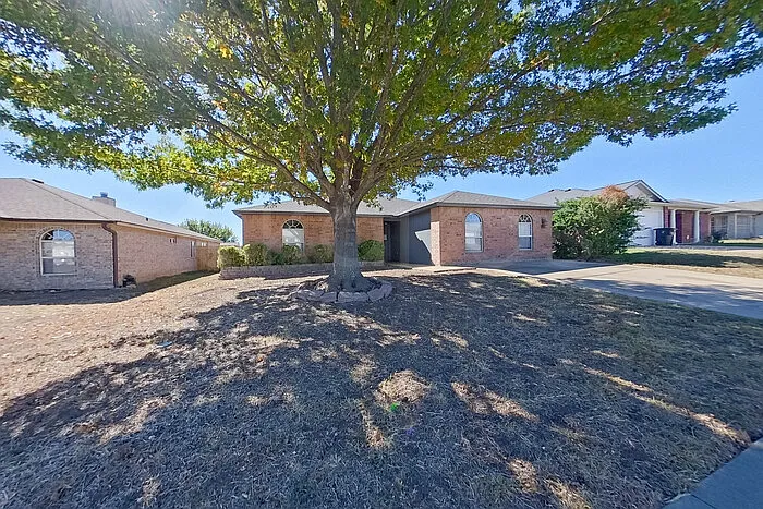 4 bed, 2.0 bath, 2271 sqft, $1,845 — Photo 2