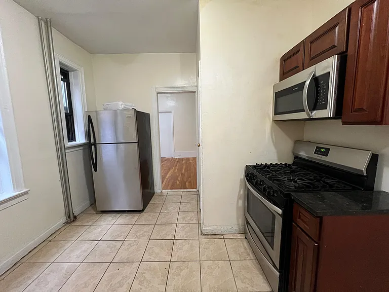 318 Fairmount Ave #8E — Photo 2