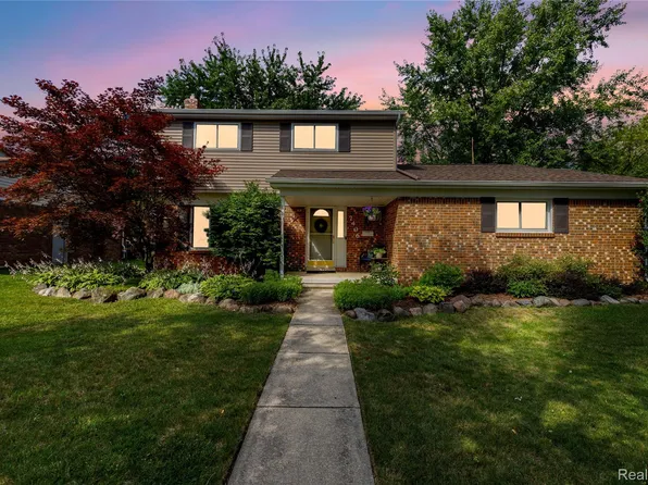 7406 Sussex Dr, Canton, MI 48187