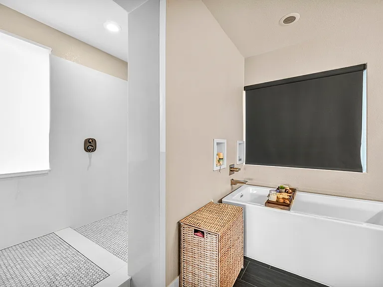233 Castellari Dr — Photo 86