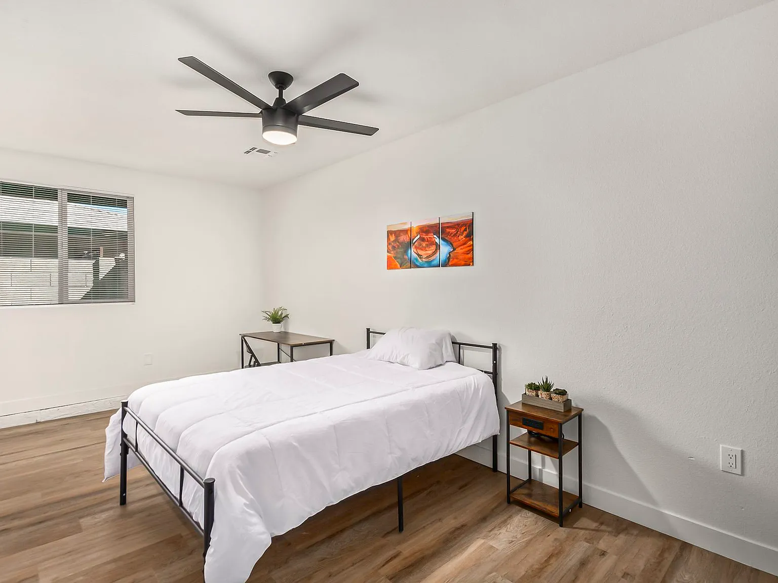 4 bed, 3.0 bath, 2200 sqft, $884 — Photo 2