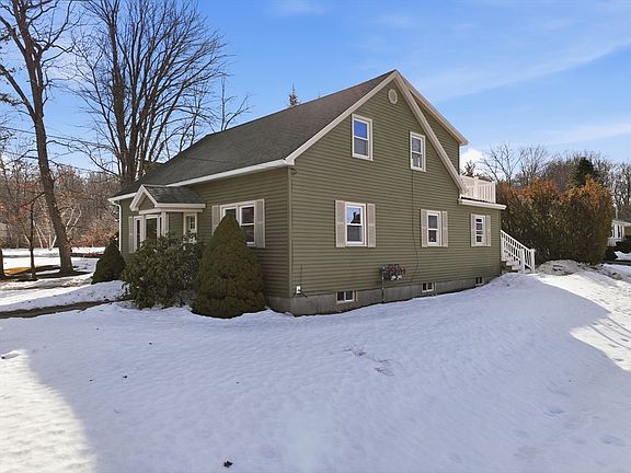 2nd image of 542 Oak Hill Rd