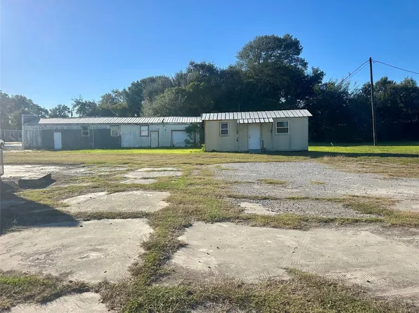 2089 Canal St, Pt Arthur, TX 77640