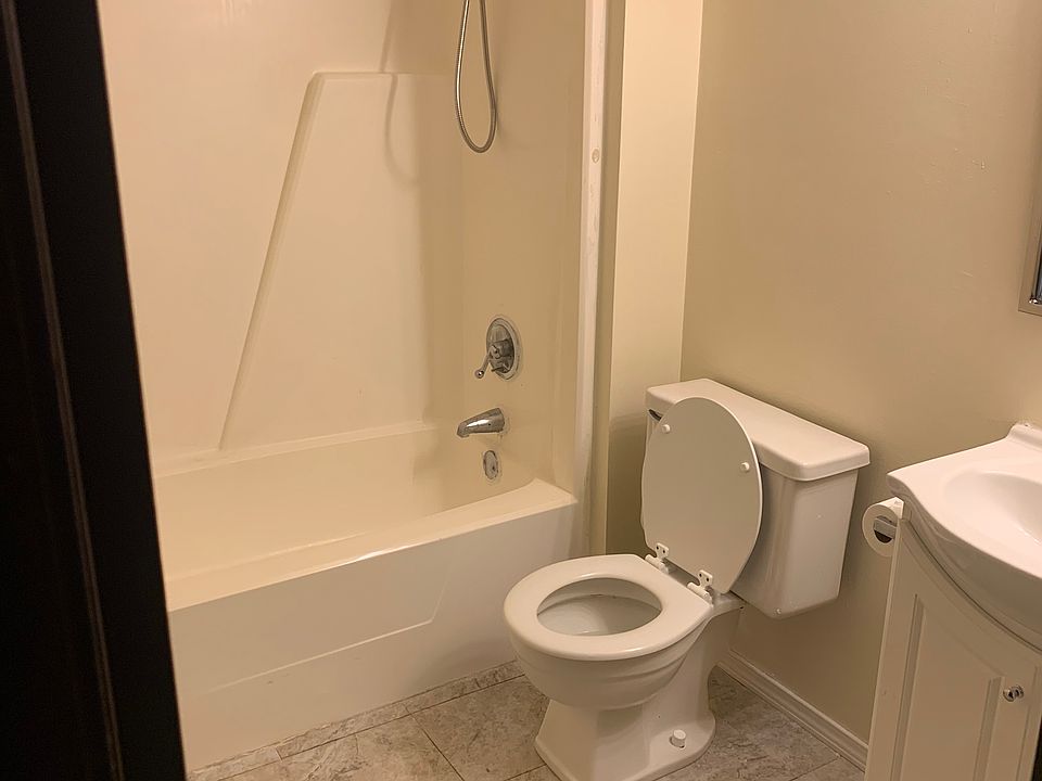 2nd image of 724 Moraine Trce APT 6