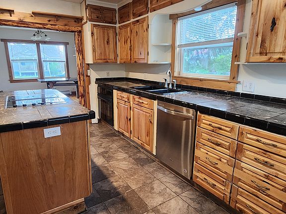 2nd image of 415 S 12th Ave #17783799