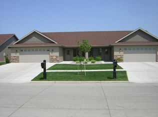 4725 Ridgewood Ln, Grand Forks, ND 58201