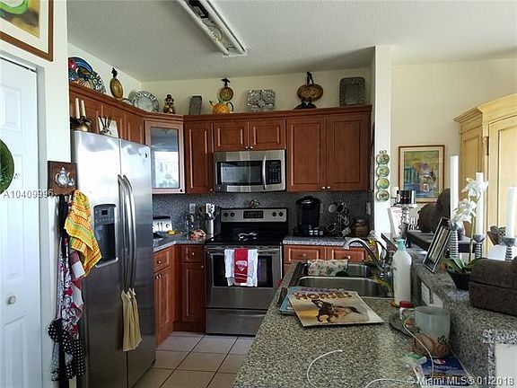 4th image of 953 NE 42nd Ave #953