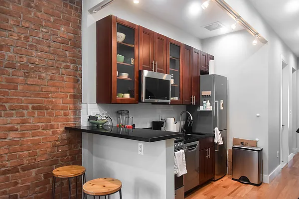 Rented by The Agency | media 25