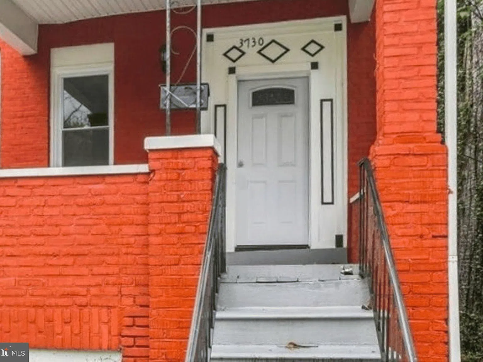 4 bed, 1.5 bath, $1,800 — Photo 1