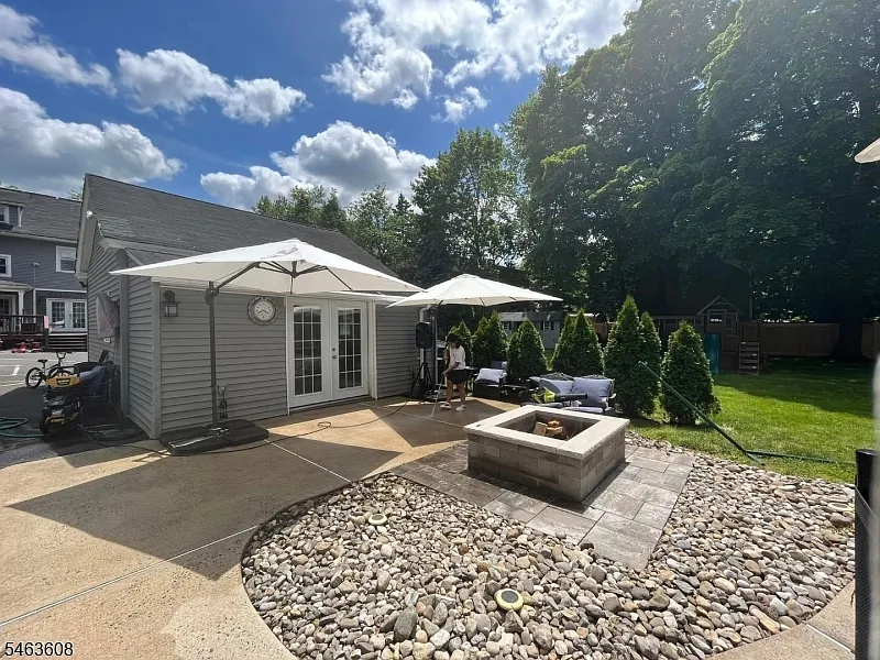 5 bed, 3.5 bath, 4250 sqft, $6,500 — Photo 4