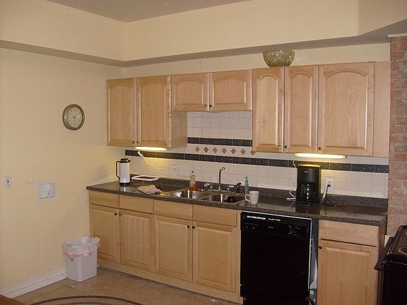 4th image of 4942 Gaston Ave