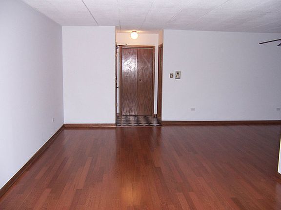 4th image of 6490 N Northwest Hwy APT 2C