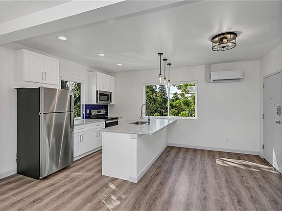 4th image of 1730 Chapel Dr