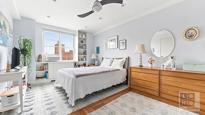 Bedroom, photo 1