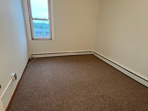 5th image of 16 Farnham Ave Floor 2