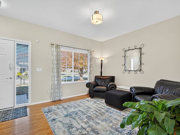 4th image of 800 SE Melrose Dr